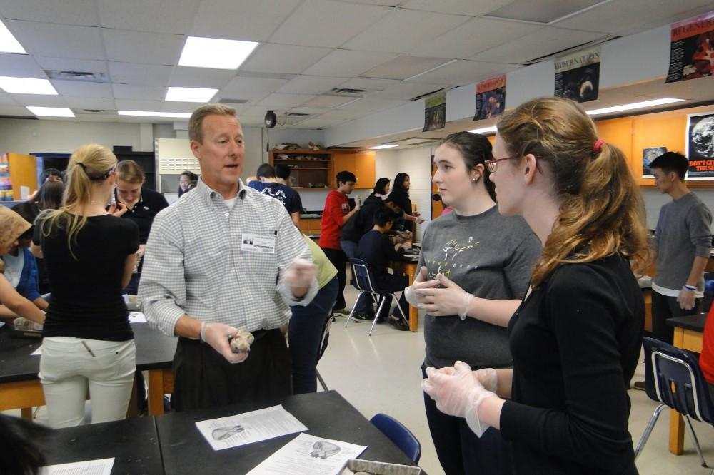 Biology+Society+arranges+heart+dissection