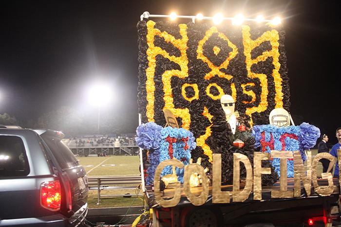 Juniors win homecoming float competition