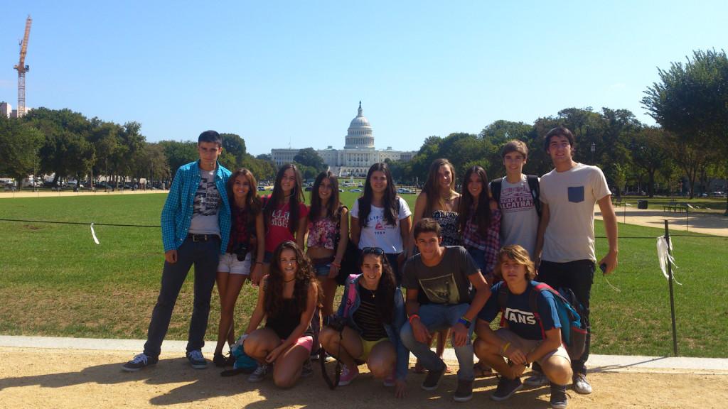 Photo courtesy of Nagore Portillo.
The visiting students from Bilbao toured the monuments in Washington, D.C.