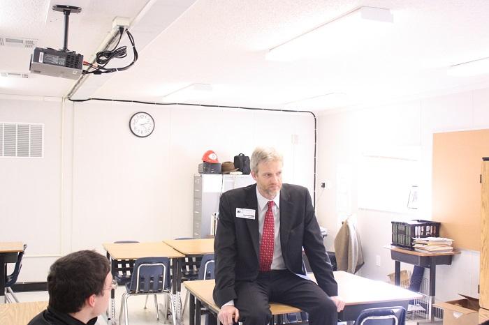 Guest speaker discusses foreign policy with students