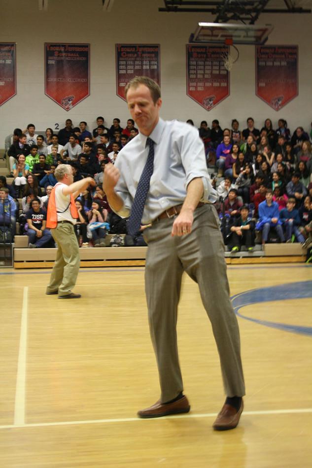 Dancing with the Faculty attracts crowd during eighth period