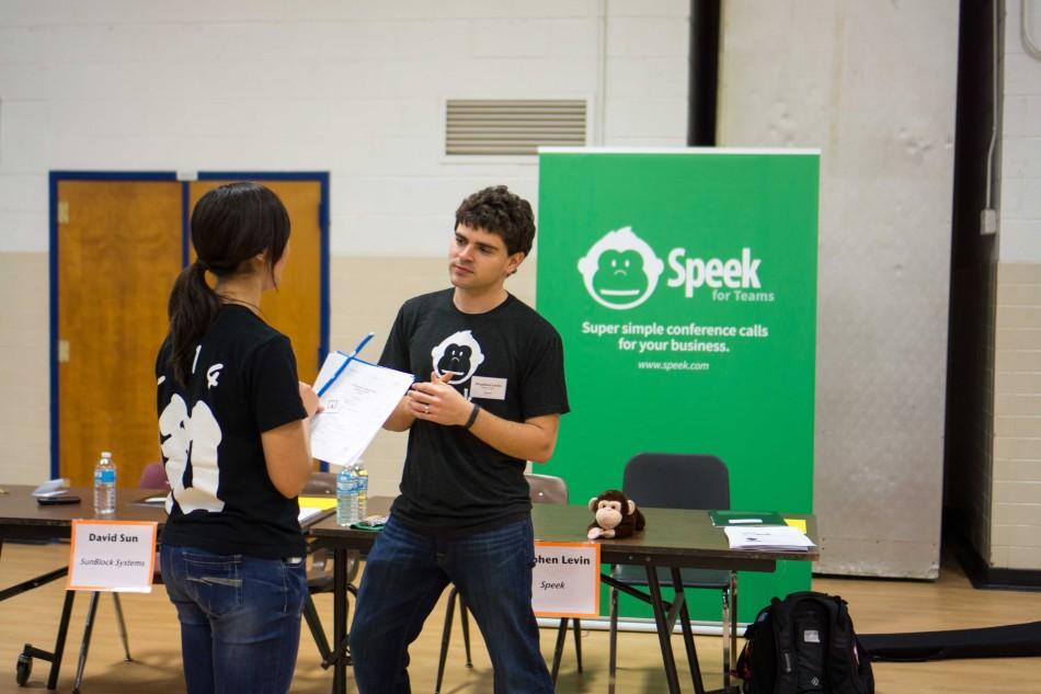 Class of 2007 alumnus Stephen Levin from Speek (right) talks with senior Linda Lay (left).