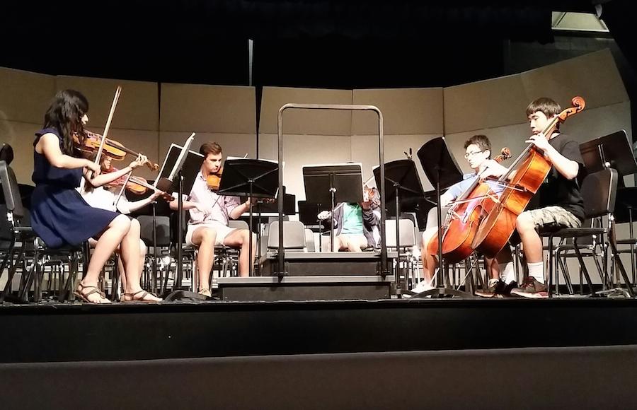 A sextet consisting of seniors Irene Hwang and Lilly Nowlakha, juniors Ed Fortunato and Anna Tsutsui, sophomore Andrew Jiao and freshman Wonseok Song,  performed the first and fourth movement of  “Souvenir de Florence” during lunch on June 13.