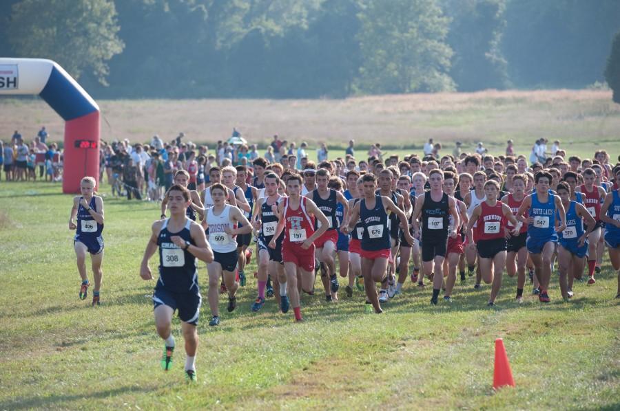 Jefferson junior and senior boys race at the PR Kickoff 2013 Invitational. While racing is difficult, sometimes finding motivation to run on your own is even harder.