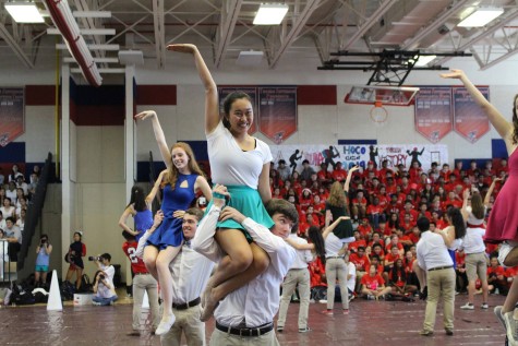 Seniors Vivian Fang and Jasper Treakle dance as a couple. 