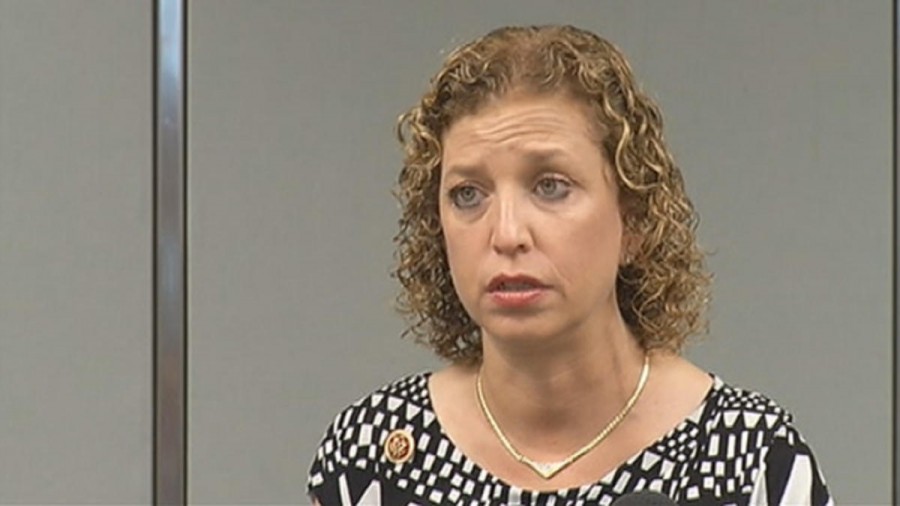 Debbie+Wasserman+Schultz%2C+the+chair+of+the+Democratic+National+Committee%2C+and+other+Democratic+and+Republican+party+elites+should+be+scared+after+the+outcome+of+the+second+Super+Tuesday+primaries.++Although+Hillary+Clinton+appears+to+be+on+the+path+to+the+nomination+on+the+Democratic+side%2C+things+can+change+in+a+moment+as+this+election+season+has+shown.