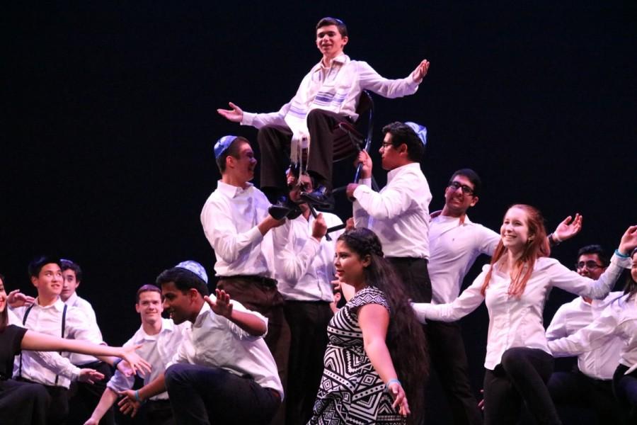 As the year of new clubs, Jewish Culture Club was able to make its first appearance ever on the GMU stage with traditional Jewish dance.