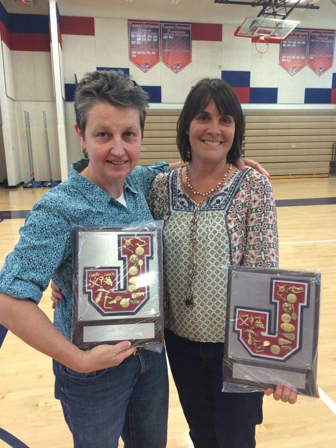 Booster President Cindy Waddell and Membership Chair Mindy Conway receive an award.
