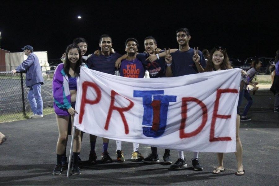 Seniors Patty Vitsupakorn, Daniel Chen, Kanishkha Gaba, Advait Kulkarni, Rohan Taneja, Nakul Dar, and Jenny Kim show their spirit with a banner to support the team. 