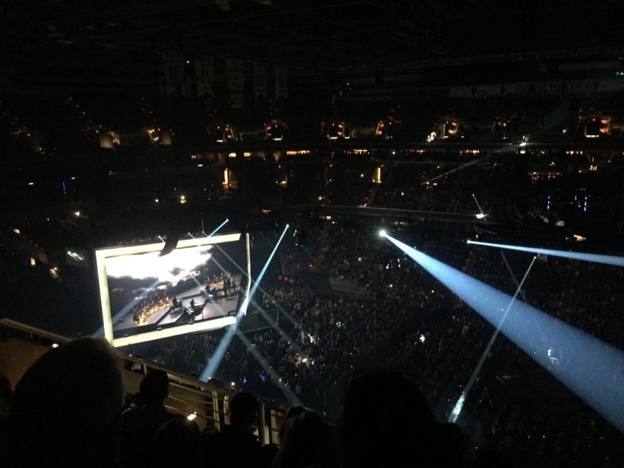 Adele performed in the Verizon Center on Oct. 11 at 8p.m.  Her performance of "Skyfall" featured spotlights sweeping over the crowd for a mysterious atmosphere akin to that of the movie.