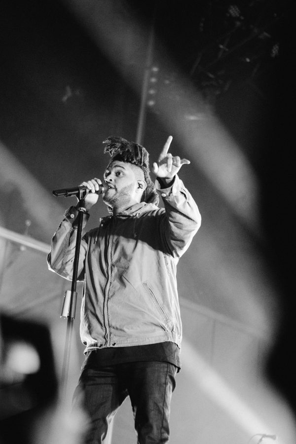The Weeknd's look in 2015, drastically different from his recent style.