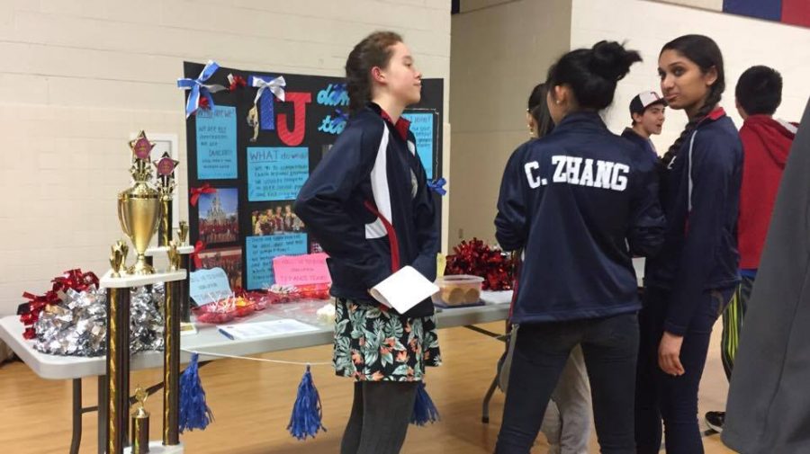 Dance team members Carol Zhang, Sahana Aiyer, and Elizabeth Moar recruit incoming freshmen.