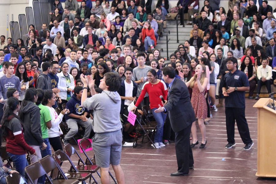 Principal Evan Glazer, Nora Thompson, Giancarlo Valdetaro, and Ankit Gupta lead the class of 2021 in a cheer.