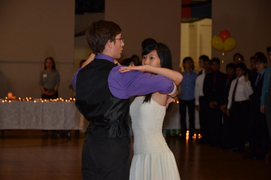 The tranquil atmosphere suffused with the strums and plucks of the orchestra prompted senior Max Judish to waltz alongside Class of 2016 graduate Andrea Tse at Nov. 17’s annual Viennese Ball. Despite the greater entree fee, hundreds arrived to savor the melodic arrangements performed by students, where attendees danced away their stress and troubles through mesmerizing music.