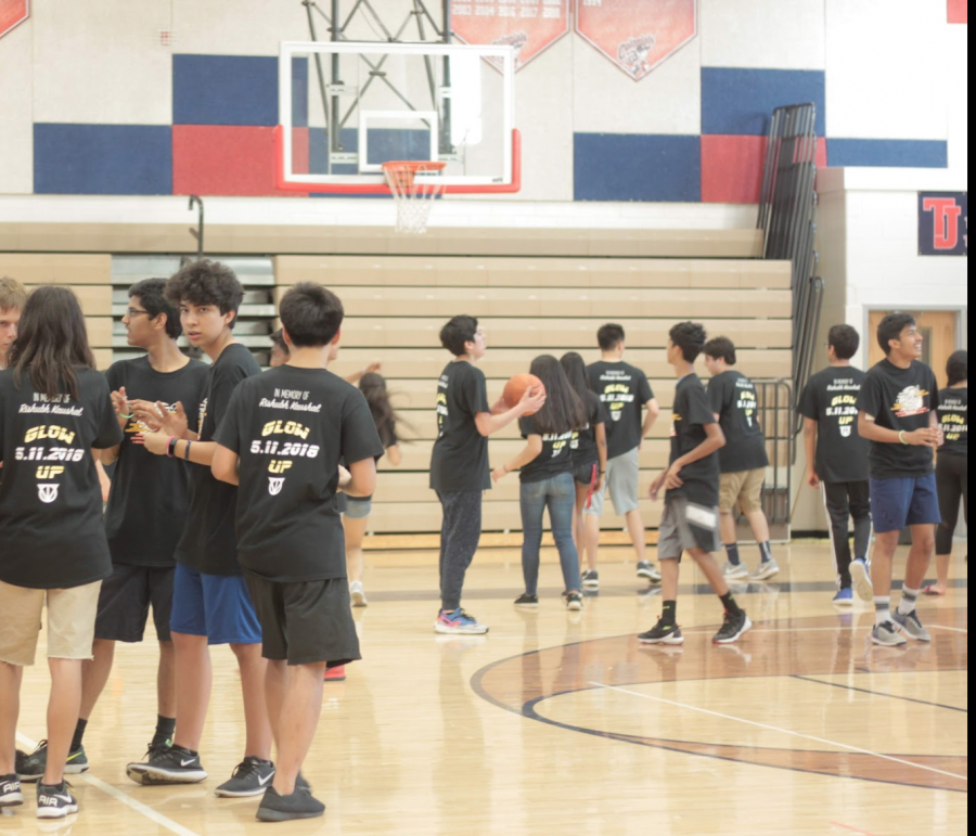 Donning their Lock-In shirts, freshmen entertain themselves in the gym before the event begins.