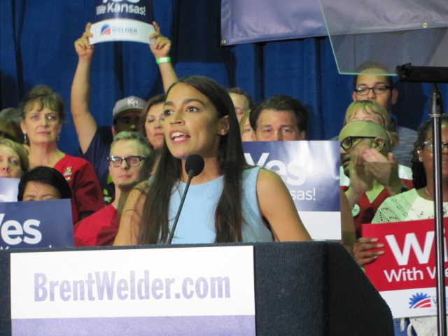 Alexandria+Ocasio-Cortez%2C+Congress%E2%80%99+youngest+member+yet%2C+speaking+at+a+rally.