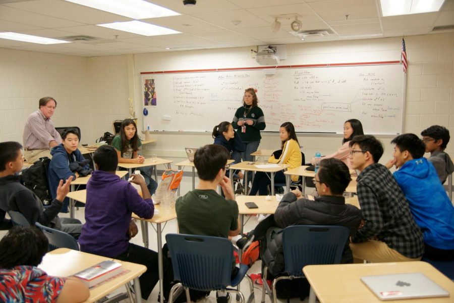 The class councils from class of 2021 and 2022 met during 8th period on Nov. 30 to discuss plans for a winter bash. These meetings are open to anyone who wants to know what is going on within class council.