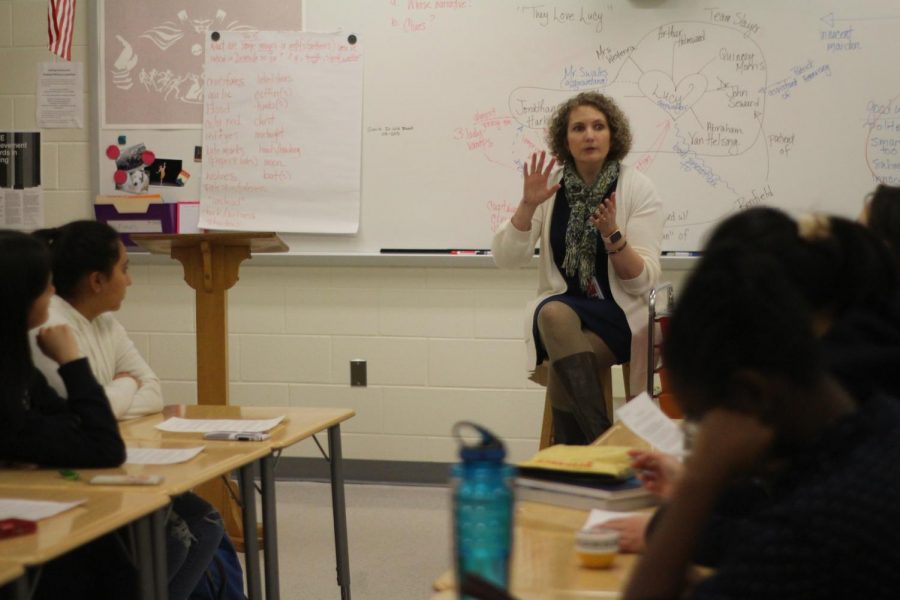 English+teacher+Dr.+Michelle+Boswell+discusses+the+NCTE+competition+with+students+during+the+interest+session.+