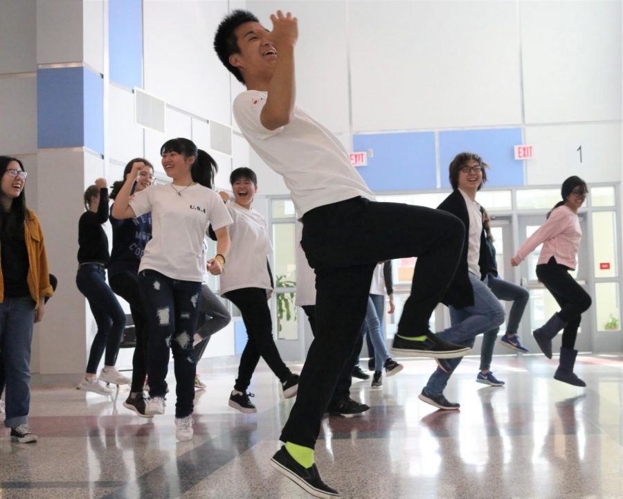 Masayoshi Ozaki "shoots" during Chiben's performance of "U.S.A" by Da Pump.
