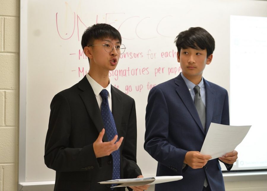 Delivering+speeches+during+the+UNFCCC+committee%2C+freshman+Jordan+Lee%2C+left%2C+and+sophomore+Sung-June+Kim%2C+right%2C+represented+the+delegation+of+Brazil.+Picture+credits%3A+Fiona+Zheng.%0A