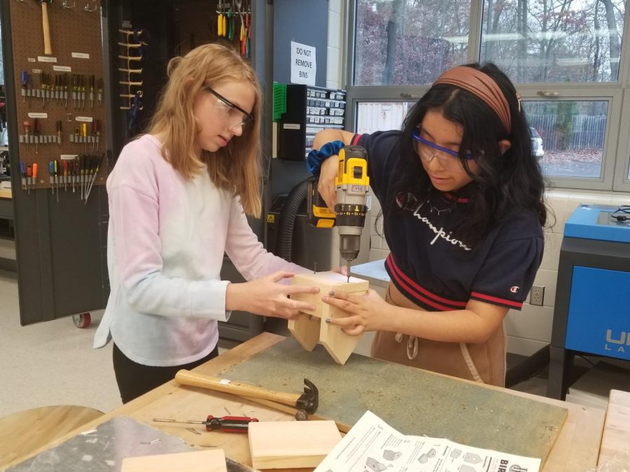 Freshman Alyssa Gatesman (left) holds the birdhouse steady as freshman Mary Loyola-Gomez (right) uses a drill to assemble the parts. “The birdhouse activity was really fun since we got to make it on our own. My favorite part was hammering it together,” Gatesman said. “I think the birdhouse activity should be continued because it encourages students to build for fun and do an activity aside from schoolwork.”
