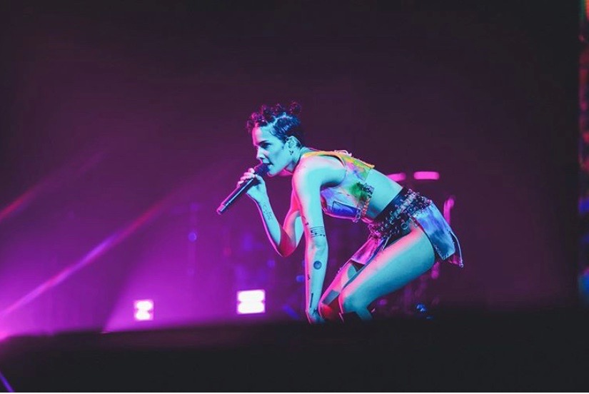 Halsey, currently on tour for her new album "Manic", performs for Amsterdam before a riveting crowd.