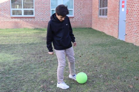 Freshman Nicholas Artiedamarin practices around with a soccer ball. Soccer is a sport that relies heavily on teamwork and coordination, a characteristic that makes it enjoyable to many players. “I feel like it’s [soccer] a fun sport,” freshman Rachit Ravali said, “and it’s interesting to play. You need to be able to work as a team player.”