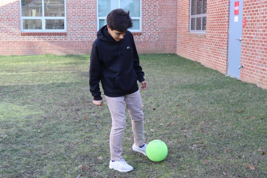 Freshman Nicholas Artiedamarin practices around with a soccer ball. Soccer is a sport that relies heavily on teamwork and coordination, a characteristic that makes it enjoyable to many players. “I feel like it’s [soccer] a fun sport,” freshman Rachit Ravali said, “and it’s interesting to play. You need to be able to work as a team player.”