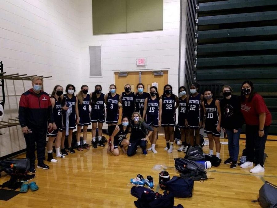 Jefferson Girls Basketball team poses for a team photo.