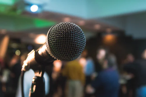 Students and teachers were invited to watch the 16 performers sing a variety of songs, ranging from Drivers License by Olivia Rodrigo to Can’t Help Falling in Love by Elvis Presley.