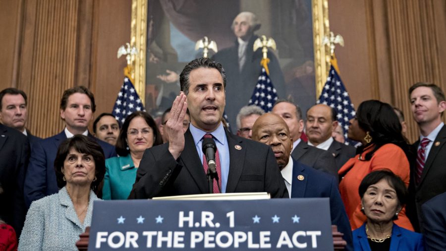 Representative+John+Sarbanes+%28D-MD%29+introducing+the+For+The+People+Act+at+the+Capitol.+The+main+goal+of+Un-PAC+is+to+pass+the+For+The+People+Act.