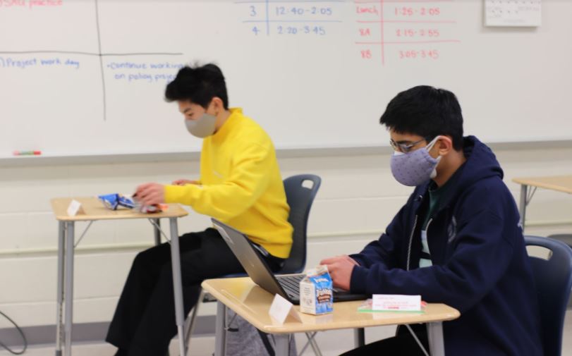 Sitting six feet apart, hybrid students attend class for two days a week. FCPS plans to expand this option for students that need academic help to attend school in-person for four days a week. However, as students participate in more social gatherings during this warm weather, FCPS should be providing more precautions to identify and limit the spread of the virus instead of focusing on a new four-day plan.