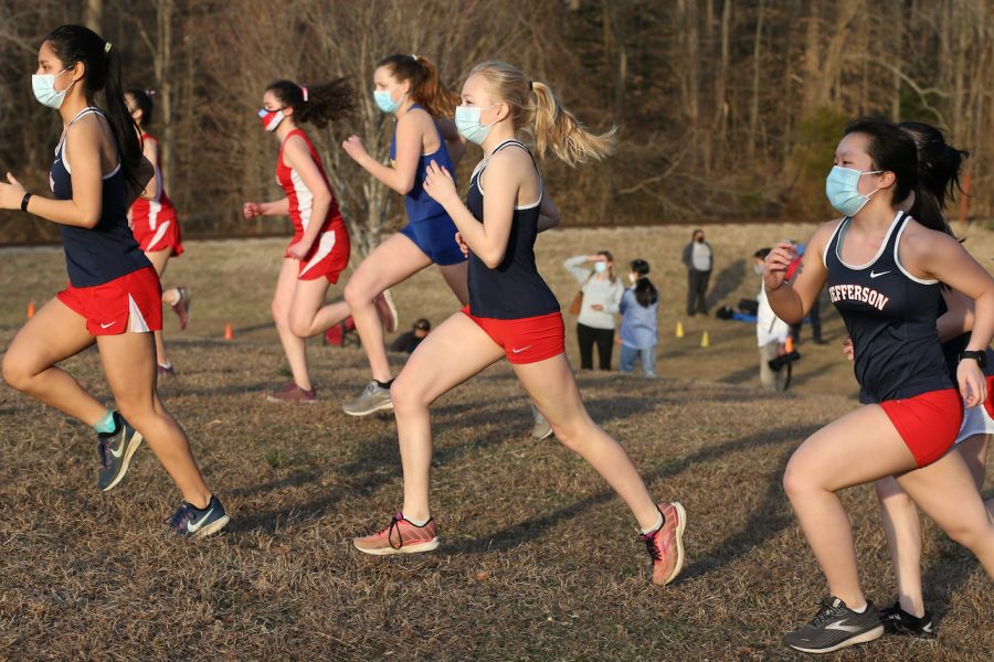 Junior+Kaia+Wright+and+other+competitors+raced+with+masks+on+in+a+spring+2021+cross+country+meet.