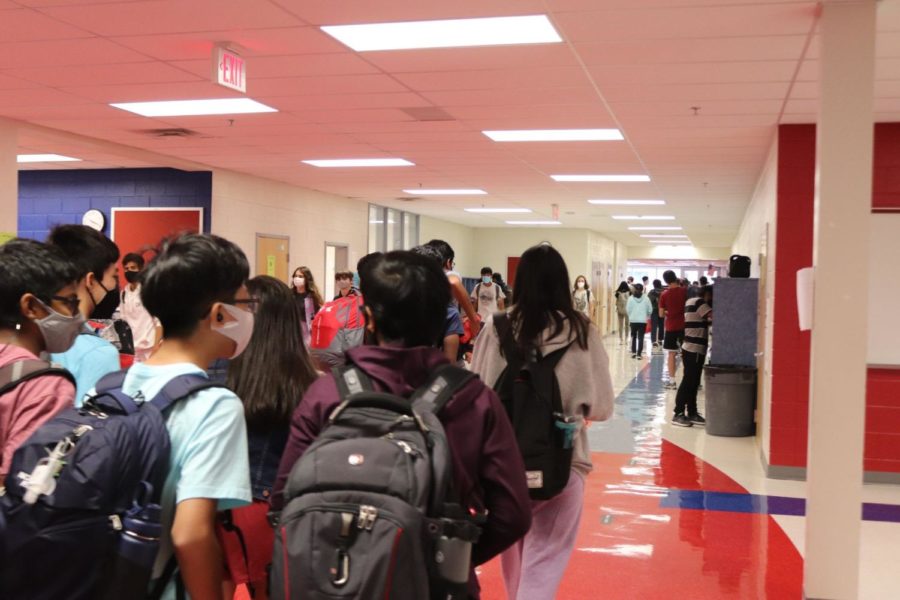 Students walk in the crowded Turing commons, one of the IBET commons, to get to class.