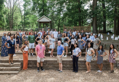 Last year’s Global Leaders of Fairfax County fellows celebrate their completion of the program in May of this year. “I definitely recommend the program to other students. It’s a great community to join and you learn a lot, and it really gives you the skills that you need to be a leader later on,” Jefferson alumni and 2020-2021 fellow Harini Somanchi said.