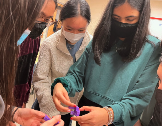 Sophomores Michelle Kang, Akshaya Chakravarthy, Laura Guo, Prisha Rachakonda, and Mihika Dusad piece together a cube to reveal a message. “I thought the puzzles were really creative and unique. I’ve done a lot of escape rooms, but I’ve never seen any puzzles like the ones Escape Room club came up with before,” sophomore Zani Xu said.