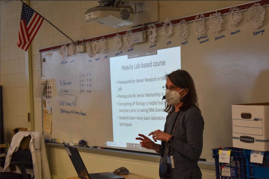 Dr.+Burnett+speaks+to+students+interested+in+taking+the+DNA+class+offered+at+Jefferson.+DNA+is+commonly+enrolled+with+students+who+are+passionate+in+Biology%2C+and+is+only+one+of+many+courses+that+allow+students+to+dive+deep+into+STEM.+%E2%80%9CHonestly%2C+I+think+the+course+catalog+is+extremely+well+tailored+for+all+students+to+find+their+niche+in+the+world+of+STEM%2C%E2%80%9D+freshman+Vivian+Xue+says.