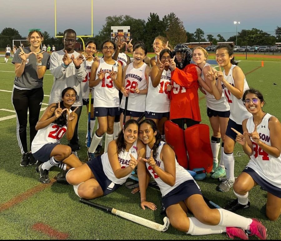 The JV Field Hockey team poses after a win against Edison. Coach Andrew Ssekikkubo’s teaches a mentality of playing every game like it’s the final game. “Yes, we want to win every game but are we learning from our mistakes? Are we learning from new opportunities? Are we growing in the game?” Coach Andrew Ssekikubo said.