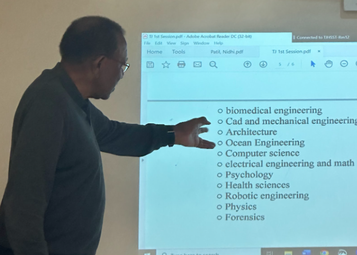  Guest speaker, Jesse McCurdy, explains many areas of interest BEYA can help members with in the lunch interest meeting on Wednesday, Nov. 1. "We can bring any questions and help with passion projects when we come to the meetings," sophomore Koby Odo said.