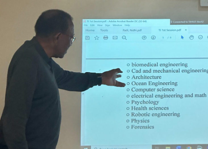  Guest speaker, Jesse McCurdy, explains many areas of interest BEYA can help members with in the lunch interest meeting on Wednesday, Nov. 1. We can bring any questions and help with passion projects when we come to the meetings, sophomore Koby Odo said.