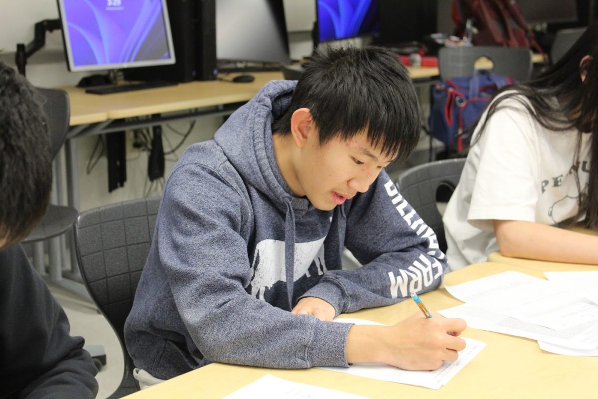 Senior Harry Han practices for a Science Olympiad event with his team members.
Despite coming to Jefferson a year later, froshmores have found no problem joining the wide variety of clubs the school has to offer. “[Jefferson is] a great opportunity for high schoolers to be more involved in the content that they want to learn,” Han said.

