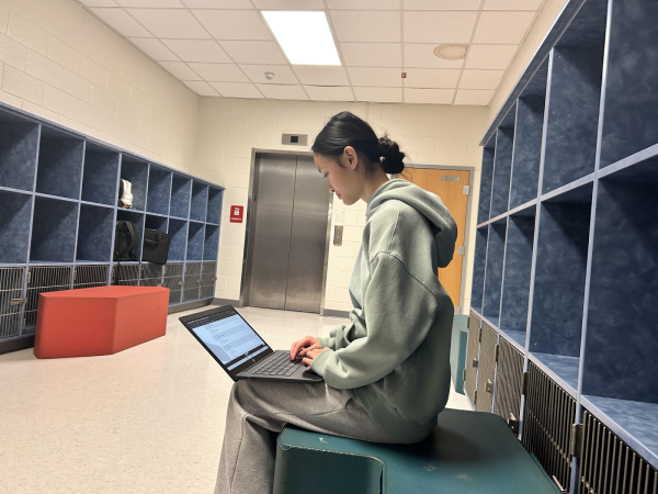 Freshman Alice Deng selects her classes through StudentVue. Despite being a freshman, Deng has a multitude of ideas for pursuing different course-ways. “I hope to learn more about [research] and [chemistry] because I'm taking two sciences,” Deng said.